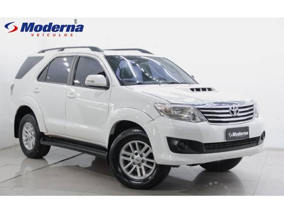 TOYOTA HILUX SW4 3.0 SRV 4X4 7 LUGARES 16V TURBO INTERCOOLER DIESEL 4P AUTOMÁTICO TOYOTA HILUX SW4 3.0 SRV 4X4 7 LUGARES 16V TURBO INTERCOOLER DIESEL 4P AUTOMÁTICO